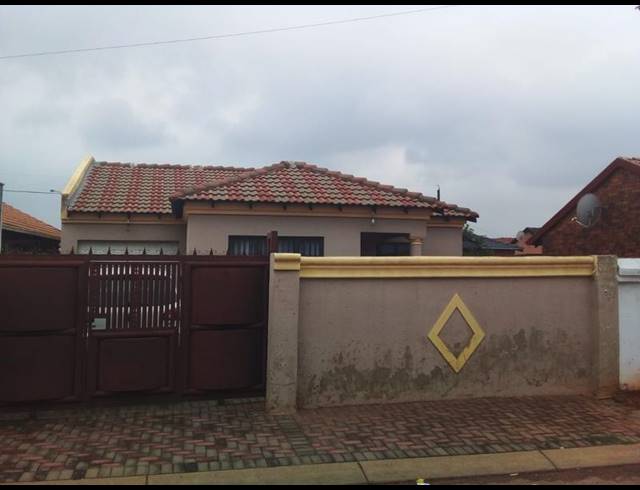 3 BEDROOM HOUSE FOR SALE IN PROTEA GLEN